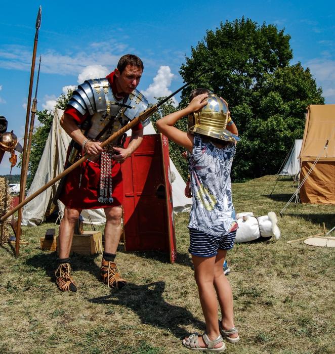 Für kleine Römerfans gibt es bei Bayerns größtem Römerfest Salve Abusina eine Menge zum Entdecken und Ausprobieren.