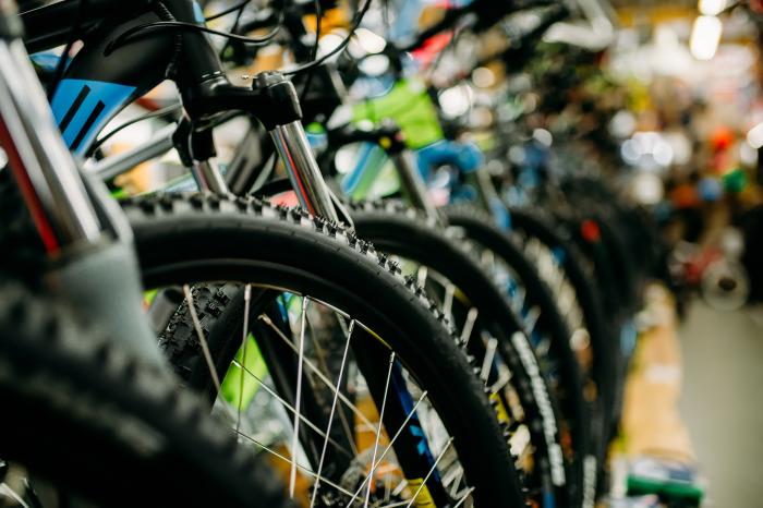 Bei diesen Fahrradgeschäften finden Sie das passende Rad für Ihre nächste Radtour oder machen Ihr eigenes Rad wieder fit.