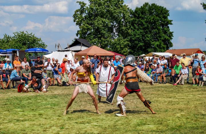 Ein Highlight bei Bayerns größtem Römerfest sind auch in diesem Jahr wieder die spektakulären Kämpfe zwischen tollkühnen Gladiatoren