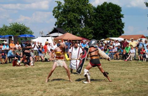 Ein Highlight bei Bayerns größtem Römerfest sind auch in diesem Jahr wieder die spektakulären Kämpfe zwischen tollkühnen Gladiatoren. 