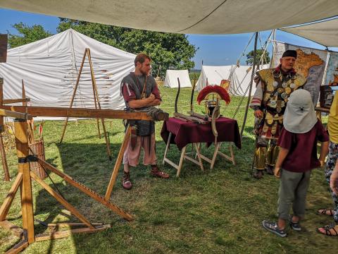 In den authentisch gestalteten Lagern konnte man den freundlichen und hilfsbereiten Römern Löcher in den Bauch fragen.