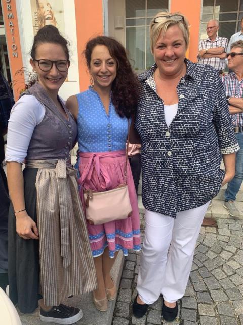 Freuten sich über das gelungene Fest: die Organisatorinnen des Erntedankfestes. (v.r. Tourismus-Managerin Astrid Rundler, Fiorentina Casale und Angelique Christen) 