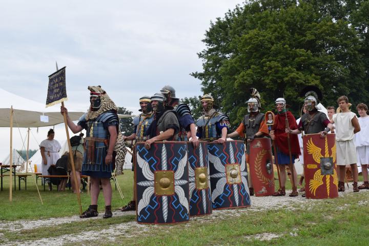 Am vergangenen Wochenende ist das Kastell Abusina bei Bayerns größtem Römerfest wieder zum Leben erwacht und mit ihm Legionäre, Gladiatoren und Handwerker.