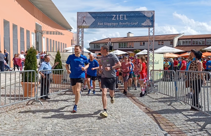 Neustadts Erster Bürgermeister Thomas Memmel begleitete die Läufer beim Benefiz-Lauf auf die 10 km lange Strecke.